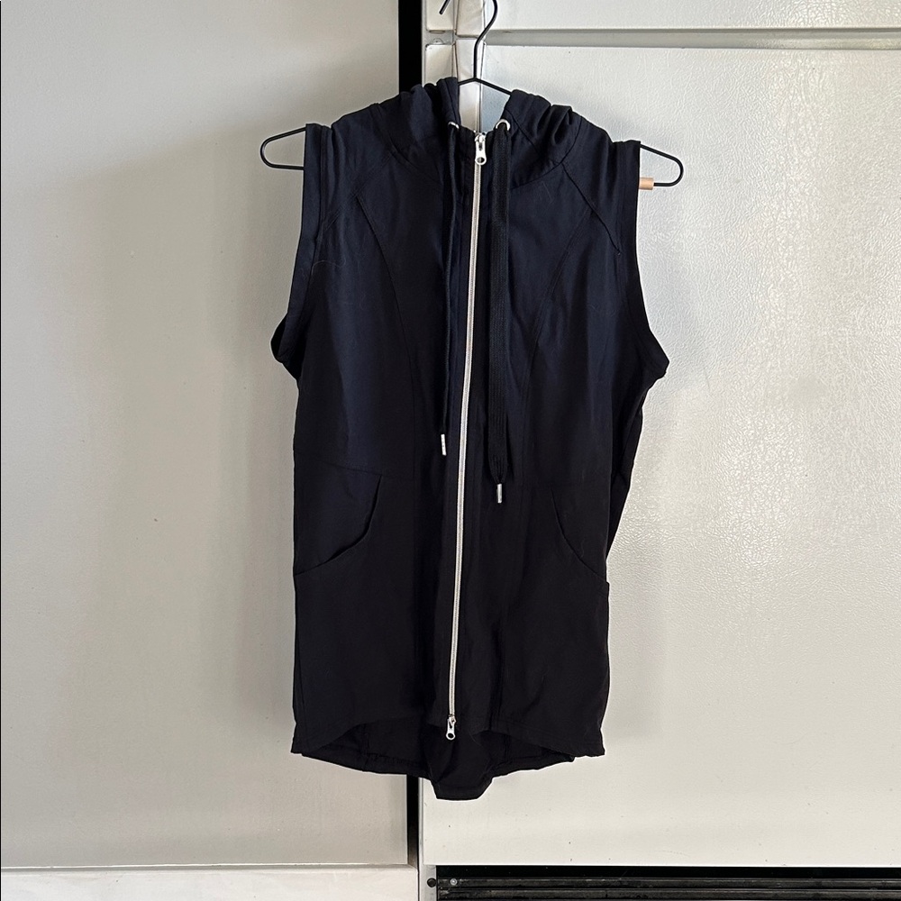 Black Sleeveless Zip-Up Hoodie Vest